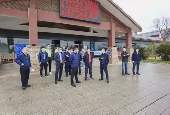 省交通運(yùn)輸廳黨委委員、副廳長王昭春調(diào)研贛江服務(wù)區(qū)提質(zhì)升級